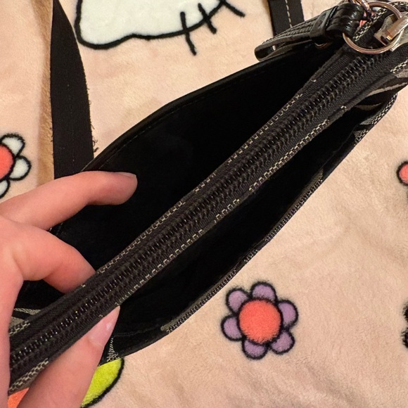 Iconic Coach Crossbody Bag - Picture 9 of 13